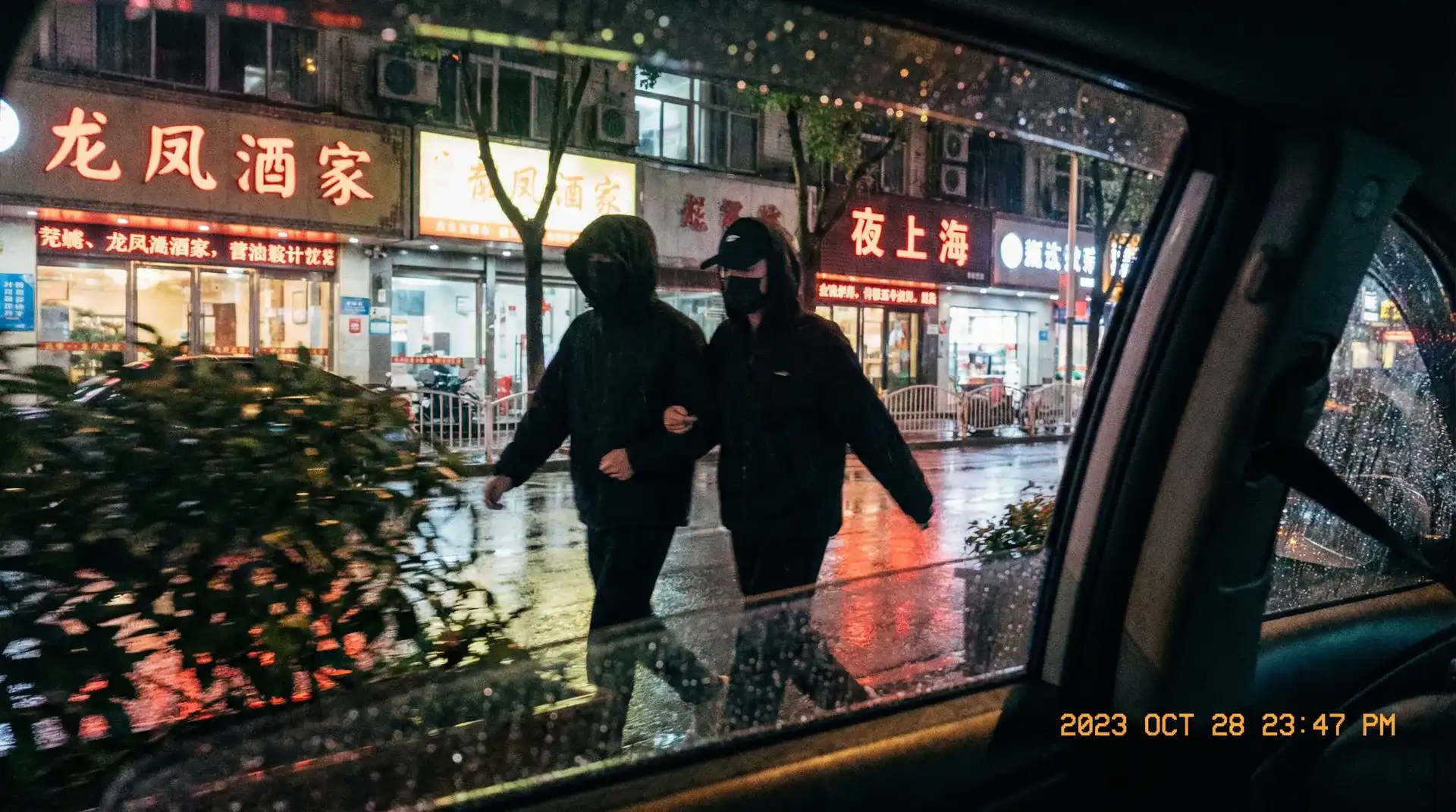 【51网】51网最新更新 - 自媒体平台51网聚集地 - 顶流明星深夜密会现场抓拍照片